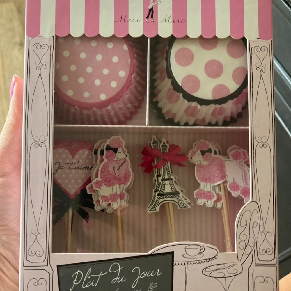 Sue La Table Paris Cup Cake Kit Set